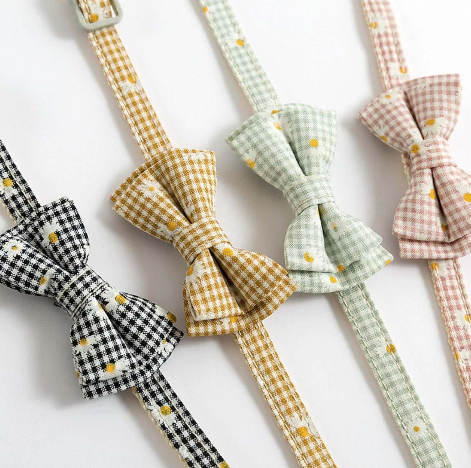 Pet Adjustable Bow Collar with Daisy Pattern - Image 10